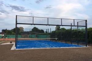 Serena Pádel instala una pista panorámica en Gozee, Bélgica